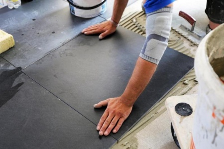 Pose du carrelage en salle de bain, quelles astuces pour r&eacute;ussir ?